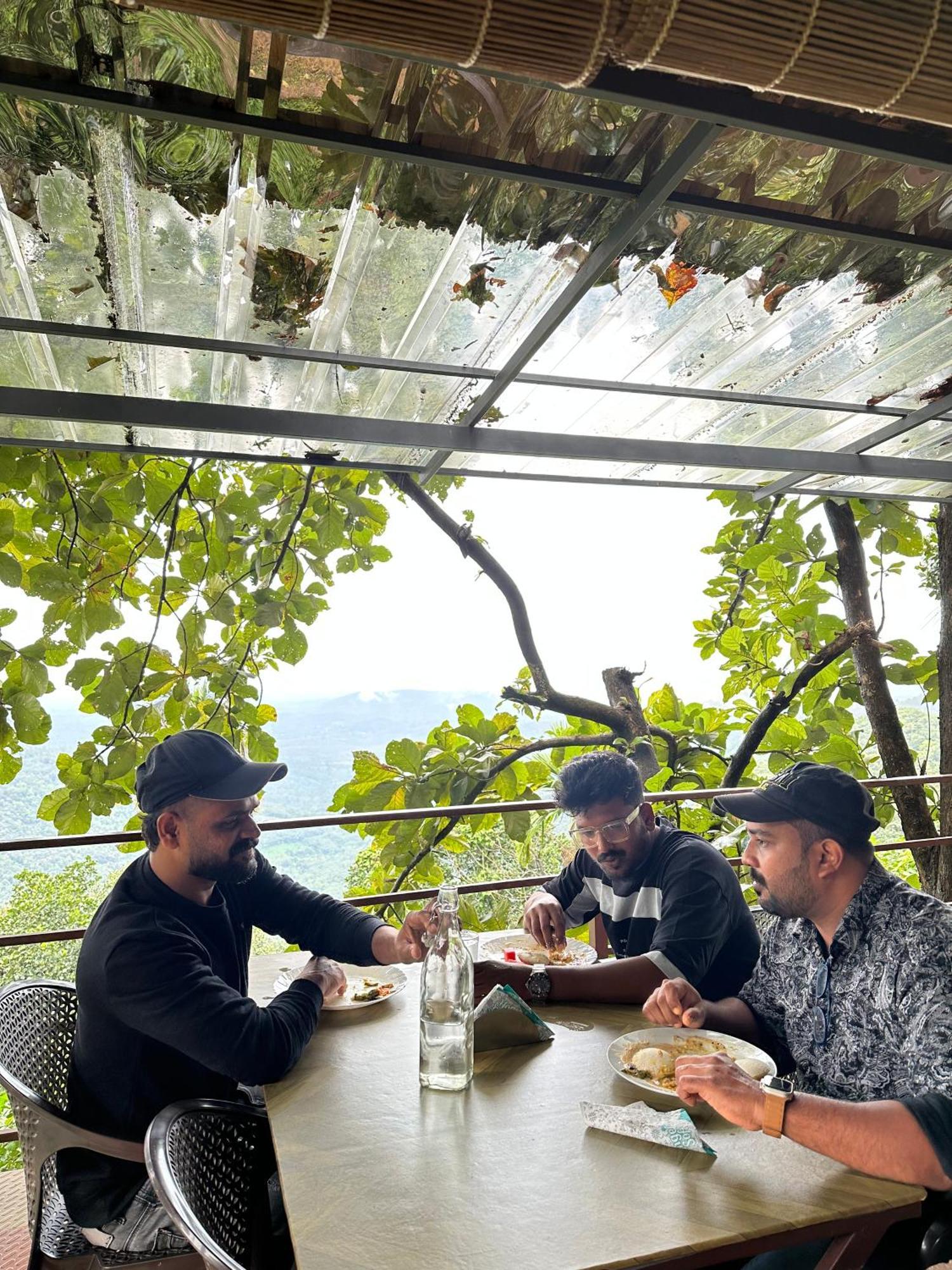 Sunset Valley Kerala Pool Resort - Monsoon Forest Cottage Stay In Idukki With Private Waterfalls, Natural Streams & Breathtaking Views Pīrmed Exterior foto