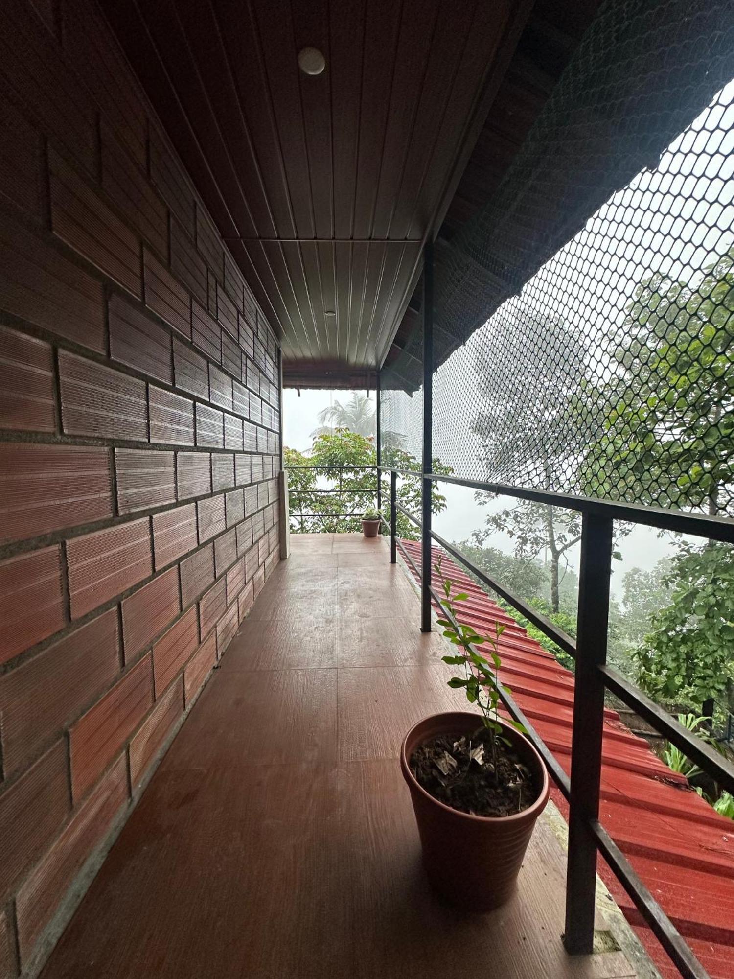 Sunset Valley Kerala Pool Resort - Monsoon Forest Cottage Stay In Idukki With Private Waterfalls, Natural Streams & Breathtaking Views Pīrmed Exterior foto