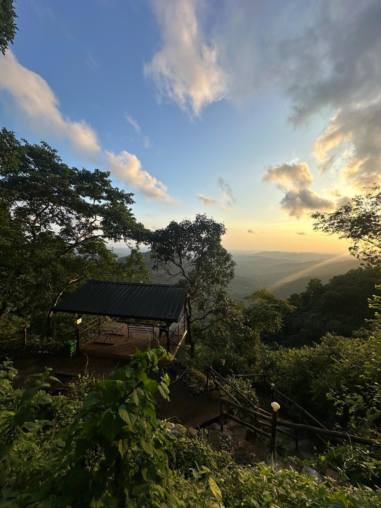 Sunset Valley Kerala Pool Resort - Monsoon Forest Cottage Stay In Idukki With Private Waterfalls, Natural Streams & Breathtaking Views Pīrmed Exterior foto